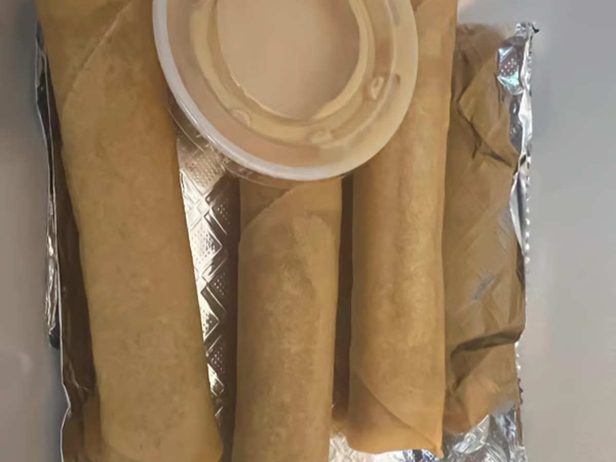 Spring Rolls w/ Sauce